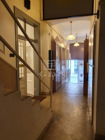 Eladó üzlethelyiség, Székesfehérvárott 94 M Ft