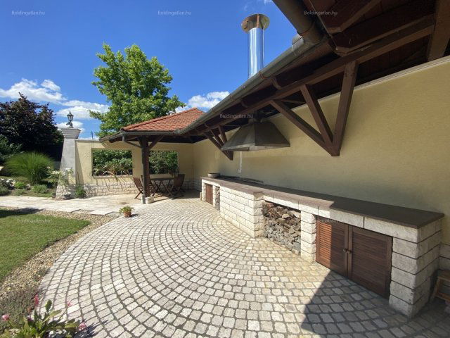 Eladó családi ház, Kaposváron 169.9 M Ft, 6 szobás