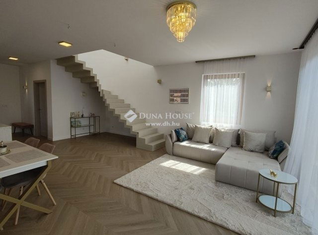 Eladó családi ház, Vácon 149.99 M Ft, 5 szobás