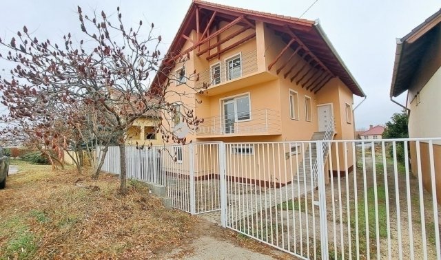 Eladó családi ház, Turán 79 M Ft, 7 szobás