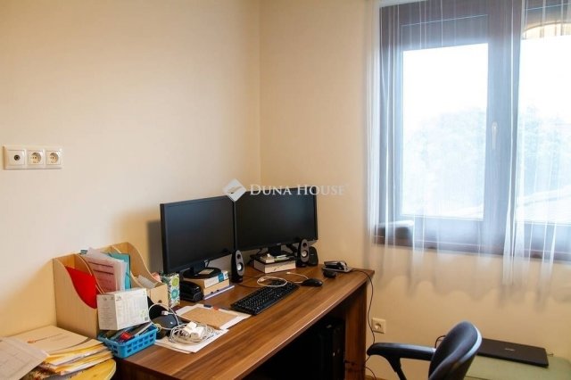 Eladó családi ház, Pécelen 249 M Ft, 6 szobás