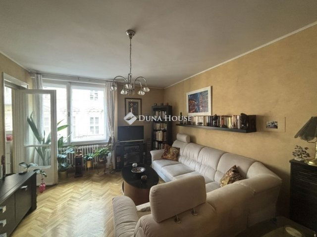 Eladó téglalakás, Budapesten, V. kerületben 99.9 M Ft, 2 szobás