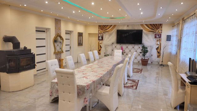 Eladó családi ház, Szadán 169.9 M Ft, 7 szobás