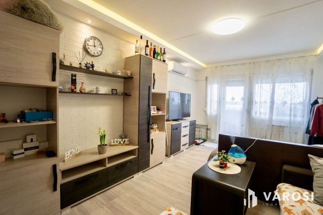 Eladó panellakás, Győrött 54.9 M Ft, 2 szobás