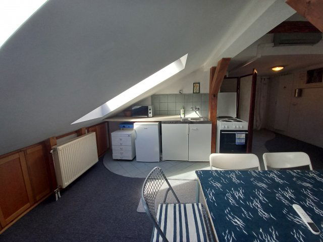 Kiadó téglalakás, albérlet, Pécsett, Fenyves soron 90 E Ft / hó