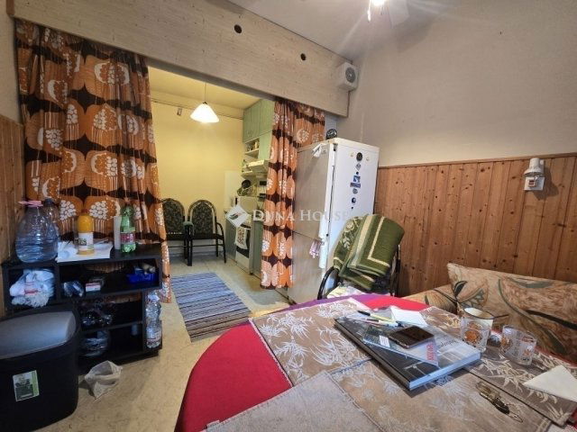 Eladó téglalakás, Pécsett 68.9 M Ft, 4 szobás