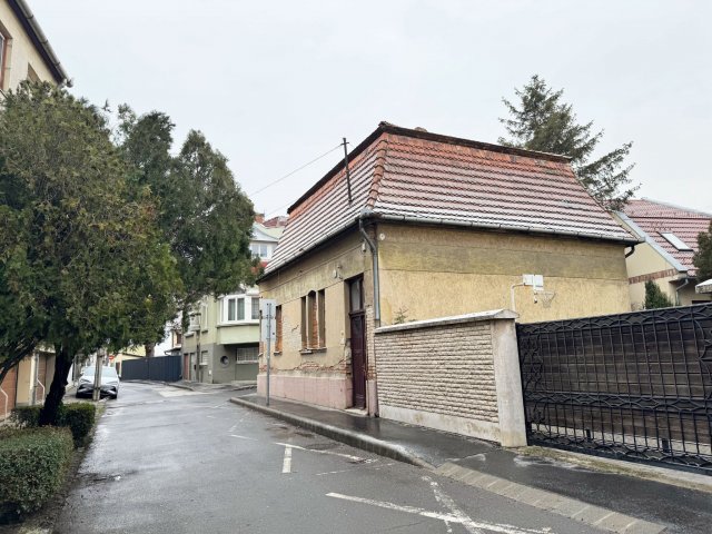 Eladó családi ház, Szolnokon 54.8 M Ft, 3 szobás