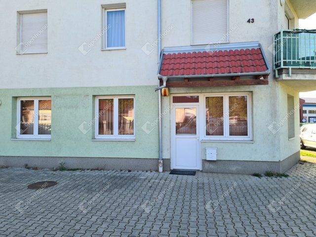 Eladó téglalakás, Celldömölkön 32 M Ft, 4 szobás