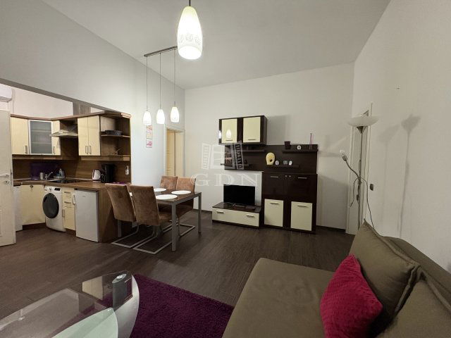 Eladó téglalakás, Budapesten, VI. kerületben 68.8 M Ft