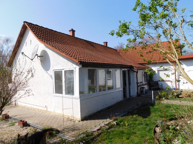 Eladó családi ház, Tikoson 36.104 M Ft, 4 szobás