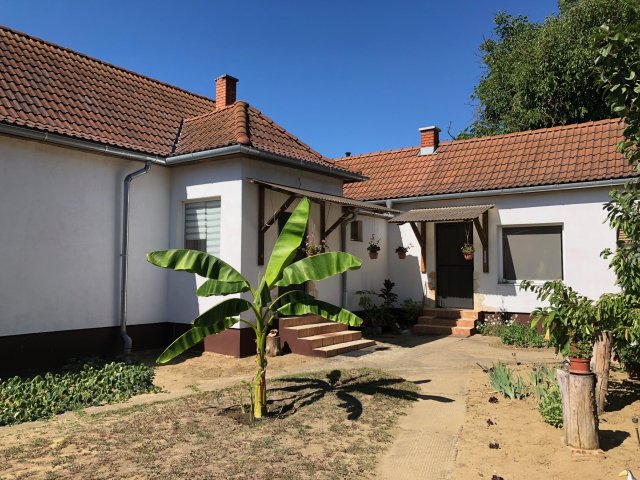 Eladó családi ház, Nemtiben 45 M Ft, 3 szobás