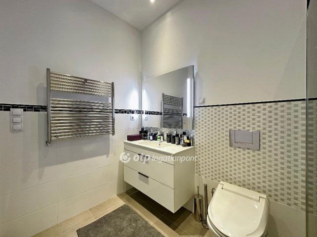 Eladó téglalakás, Budapesten, V. kerületben 224.99 M Ft