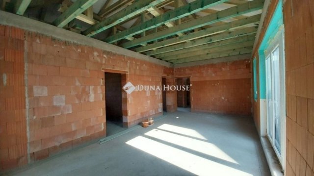 Eladó ikerház, Nagytarcsán 119.9 M Ft, 5 szobás