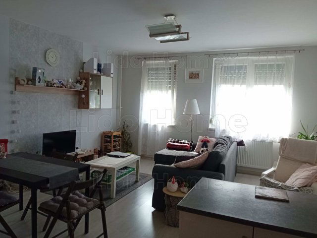 Eladó panellakás, Veszprémben 45.9 M Ft, 2 szobás