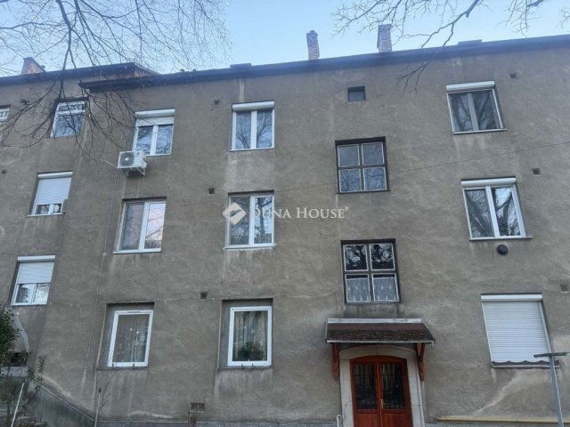 Eladó téglalakás, Lábatlanon 23.9 M Ft, 1 szobás