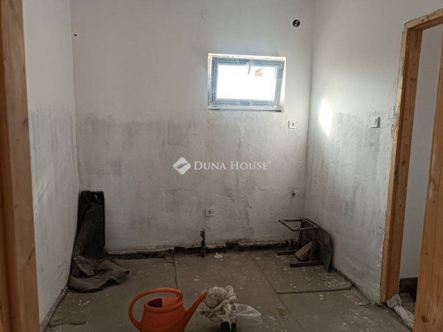 Eladó családi ház, Kiszomboron 32.99 M Ft, 2 szobás