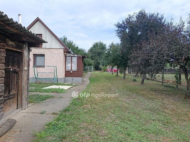 Eladó családi ház, Hosszúpályin 11.5 M Ft, 1 szobás