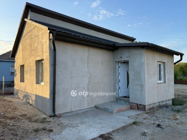 Eladó családi ház, Tápiószentmártonon 35 M Ft, 1+1 szobás