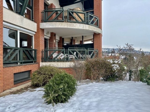 Eladó téglalakás, Pécsett 109 M Ft, 4 szobás