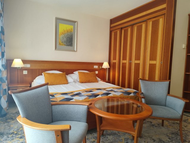 Eladó téglalakás, Hévízen 43.5 M Ft, 1 szobás