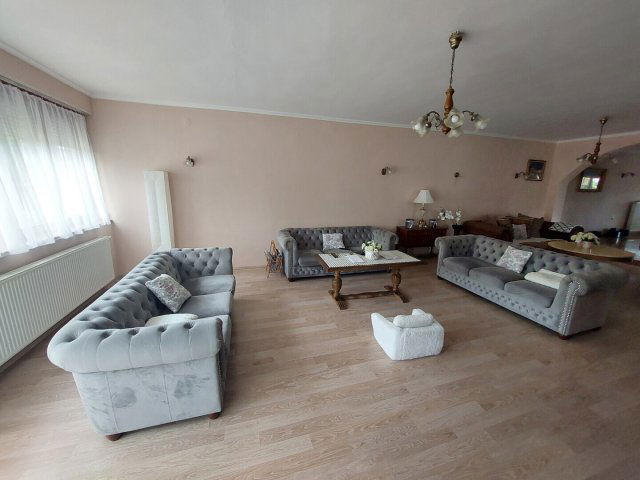 Eladó ikerház, Kiskunfélegyházán 88 M Ft, 4 szobás