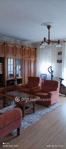 Eladó panellakás, Ajkán 57.6 M Ft, 3+1 szobás