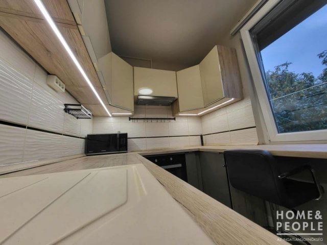 Eladó téglalakás, Szegeden 56.99 M Ft, 2 szobás