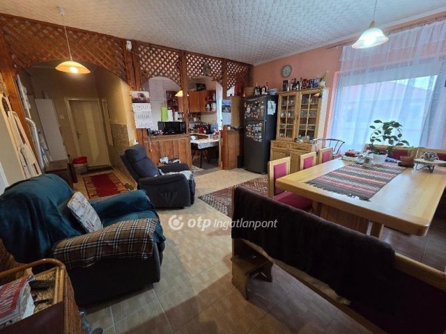 Eladó családi ház, Bőcsön 54.9 M Ft, 6 szobás