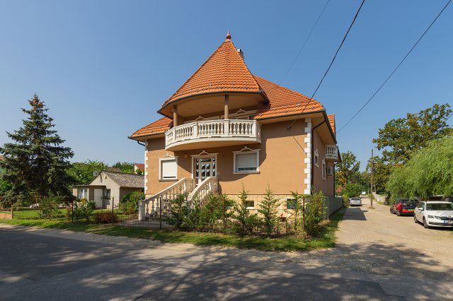 Eladó családi ház, Szigetszentmiklóson 255 M Ft, 6 szobás