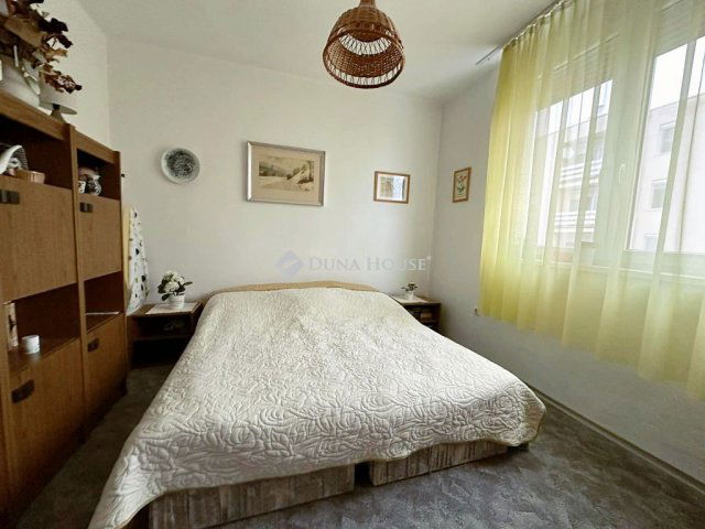 Eladó téglalakás, Balatonfüreden 64.99 M Ft, 2 szobás