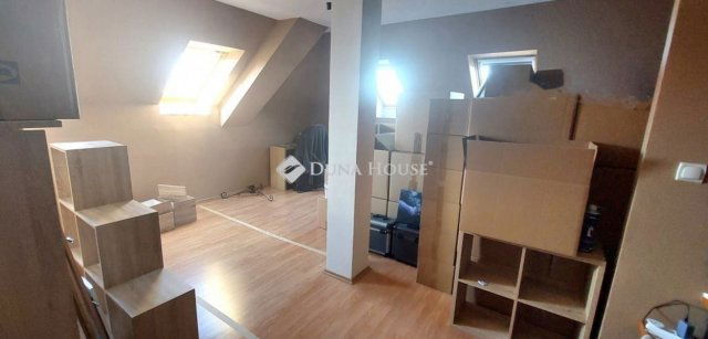 Eladó téglalakás, Szombathelyen 61.9 M Ft, 3 szobás