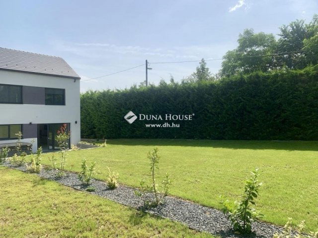 Eladó ikerház, Törökbálinton 171.5 M Ft, 5 szobás