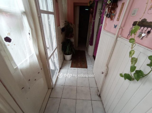 Eladó téglalakás, Mezőberényben 6.5 M Ft, 1 szobás