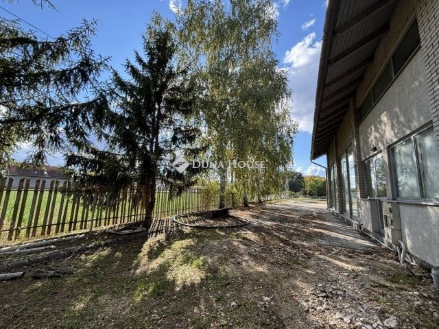 Eladó ipari ingatlan, Esztergomban 780 M Ft / költözzbe.hu