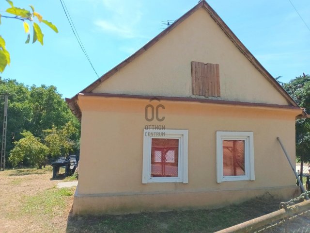 Eladó családi ház, Zalaszentgróton 9.9 M Ft, 2 szobás