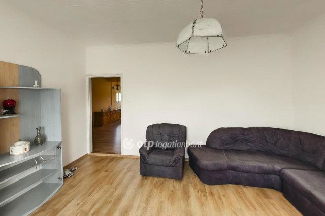 Eladó családi ház, Győrzámolyon 84.5 M Ft, 6+1 szobás