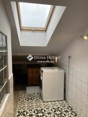 Eladó téglalakás, Budakeszin 125 M Ft, 4 szobás