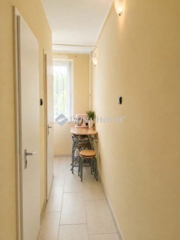 Eladó panellakás, Kecskeméten 35.9 M Ft, 1 szobás