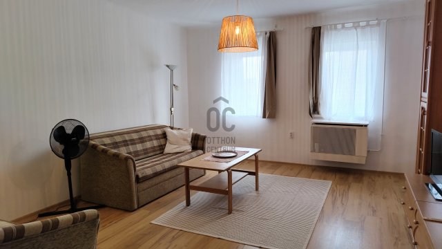 Eladó családi ház, Pécsett 48 M Ft, 2 szobás