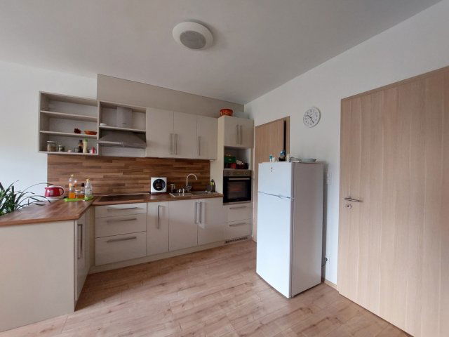 Eladó téglalakás, Velencén 48 M Ft, 2 szobás