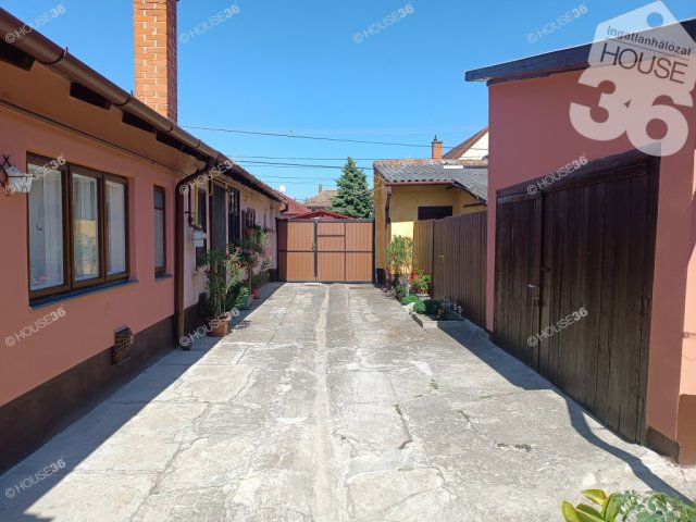 Eladó családi ház, Kiskunfélegyházán 21.5 M Ft, 2 szobás