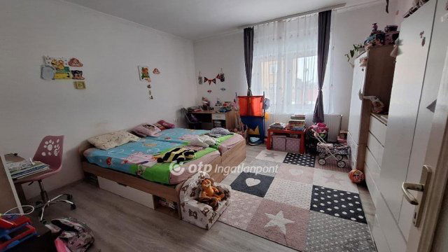 Eladó családi ház, Bősárkányon 60 M Ft, 3 szobás