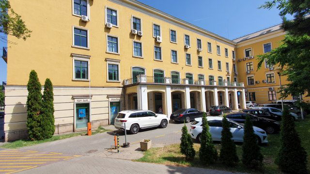 Kiadó iroda, Dunaújvárosban, Vasmű úton 1950 E Ft / hó