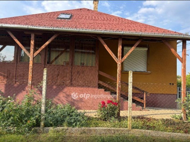 Eladó családi ház, Balsán 41.5 M Ft, 6+1 szobás