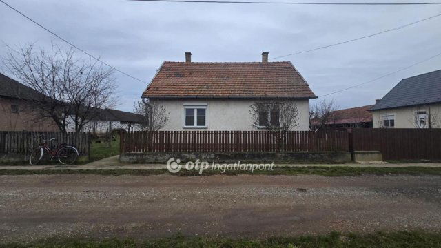 Eladó családi ház, Földesen 24 M Ft, 2 szobás