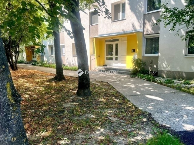 Eladó téglalakás, Veszprémben 49 M Ft, 2+1 szobás