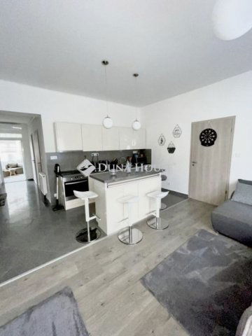 Eladó téglalakás, Pécsett 74.99 M Ft, 3 szobás