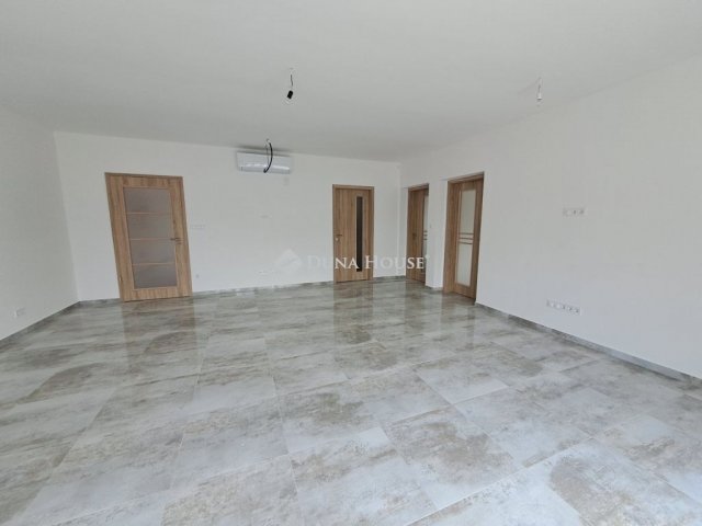 Eladó családi ház, Pécsett 115.99 M Ft, 3 szobás