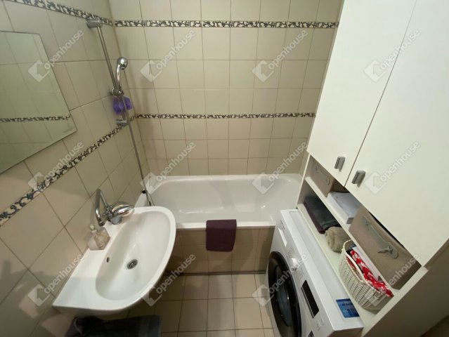 Eladó panellakás, Debrecenben 78.7 M Ft, 4 szobás