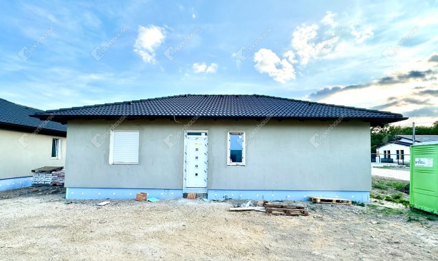 Eladó családi ház, Székesfehérvárott 105 M Ft, 4 szobás